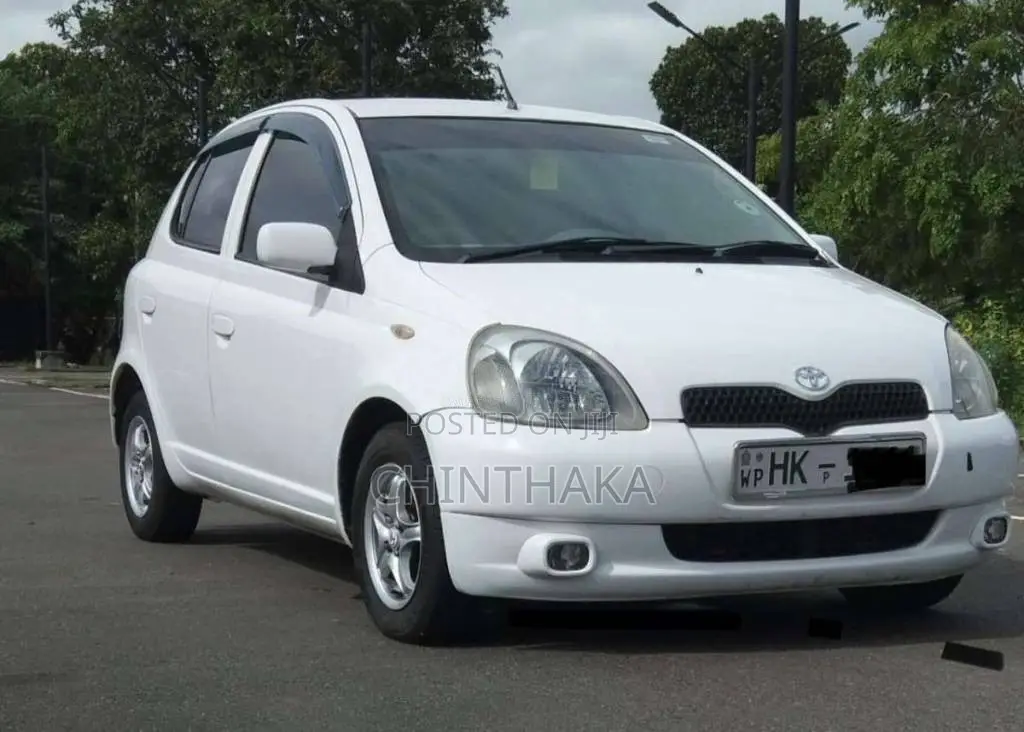 Toyota Vitz 2000 Car (Used)