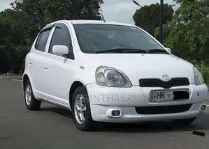Toyota Vitz 2000 Car (Used)