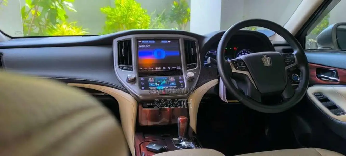 Toyota Crown 2013 Car (Used)
