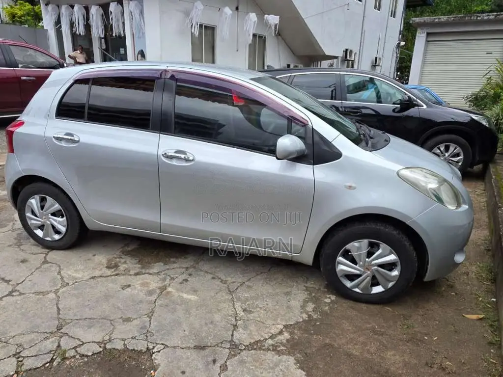 Toyota Vitz 2007 Car (Used)