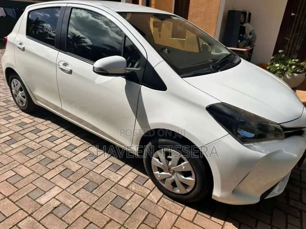 Toyota Vitz 2016 Car (Used)