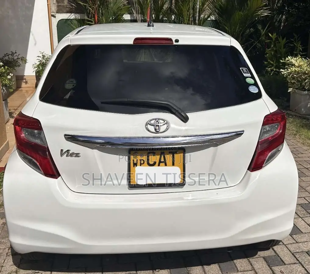 Toyota Vitz 2016 Car (Used)