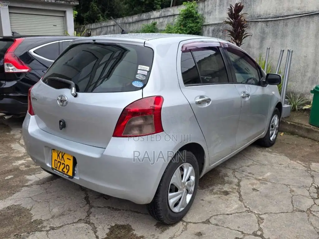 Toyota Vitz 2007 Car (Used)
