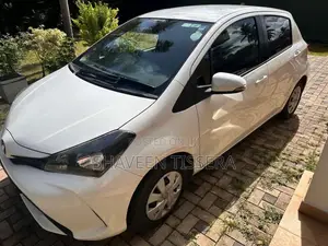 Toyota Vitz 2016 Car (Used)