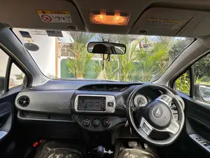 Toyota Vitz 2016 Car (Used)
