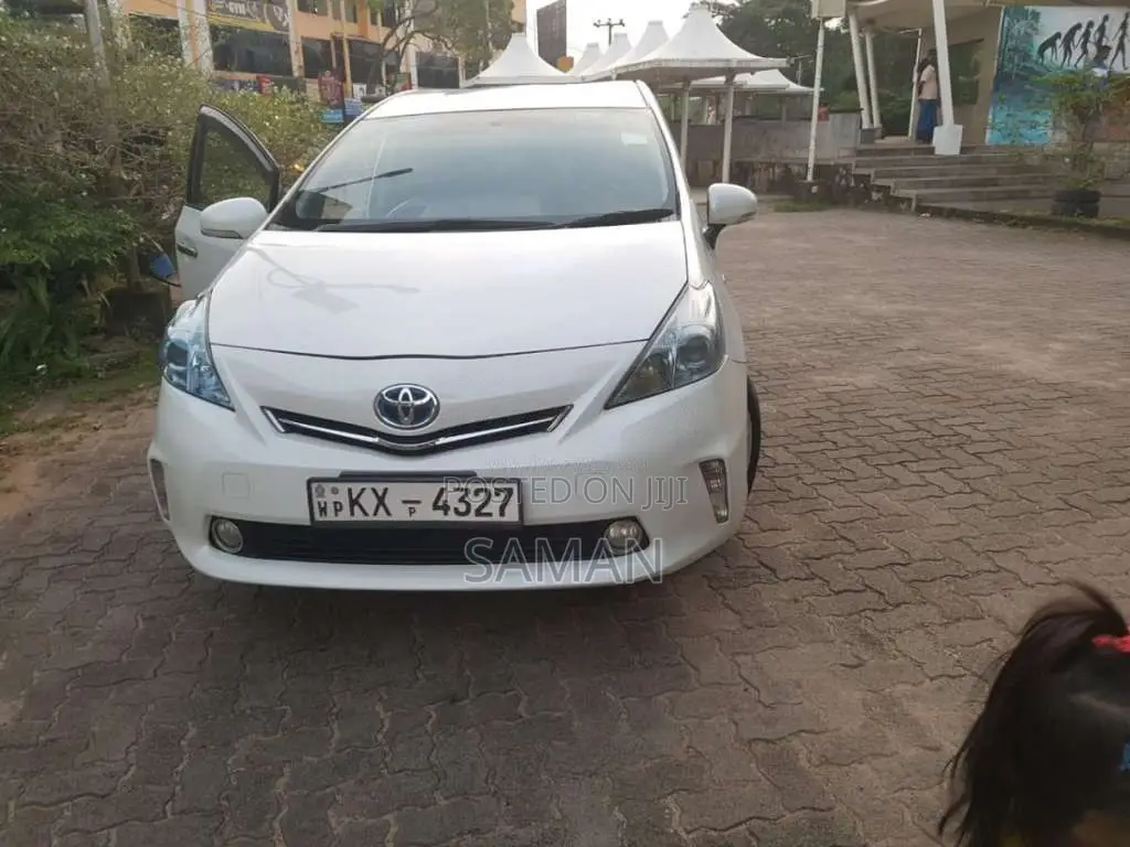 Toyota Prius Alpha CX 2013 Car (Used)