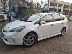 Toyota Prius Alpha CX 2013 Car (Used)