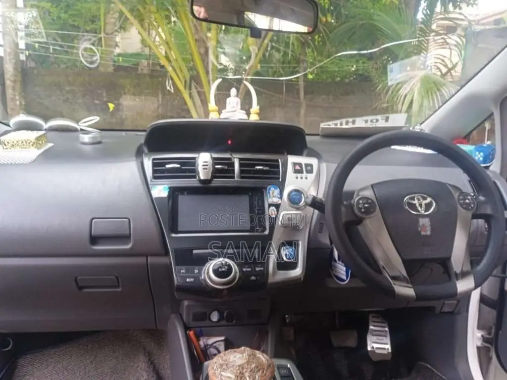 Toyota Prius Alpha CX 2013 Car (Used)