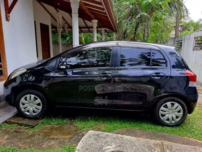 Toyota Vitz 2011 Car (Used)