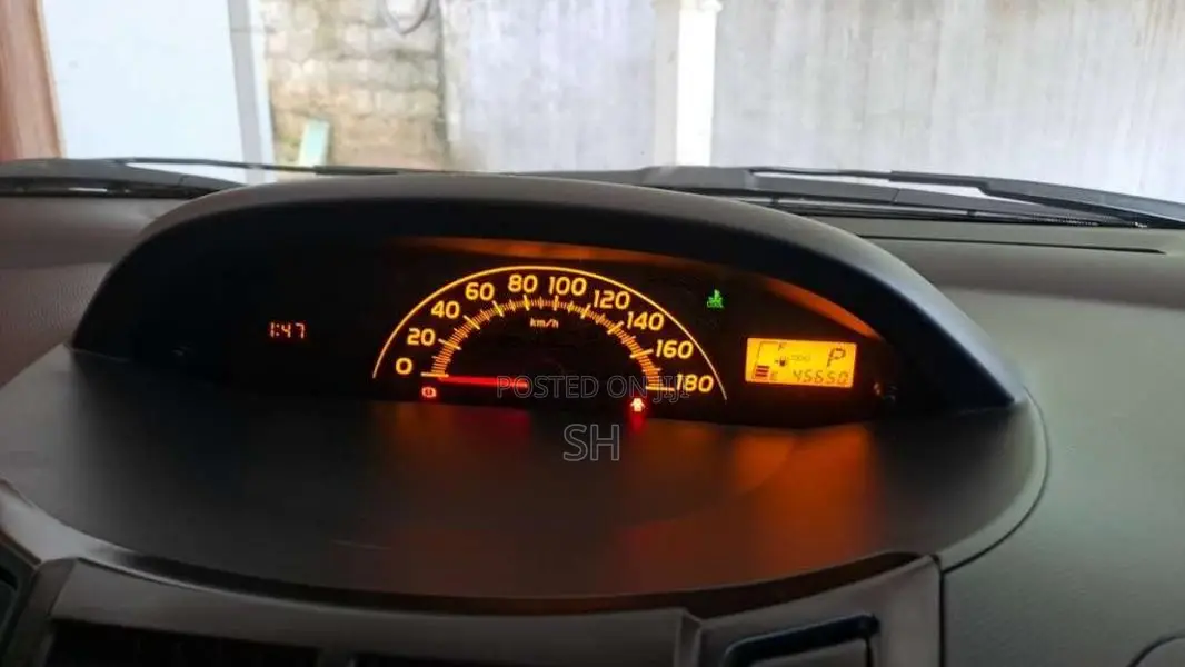 Toyota Vitz 2011 Car (Used)