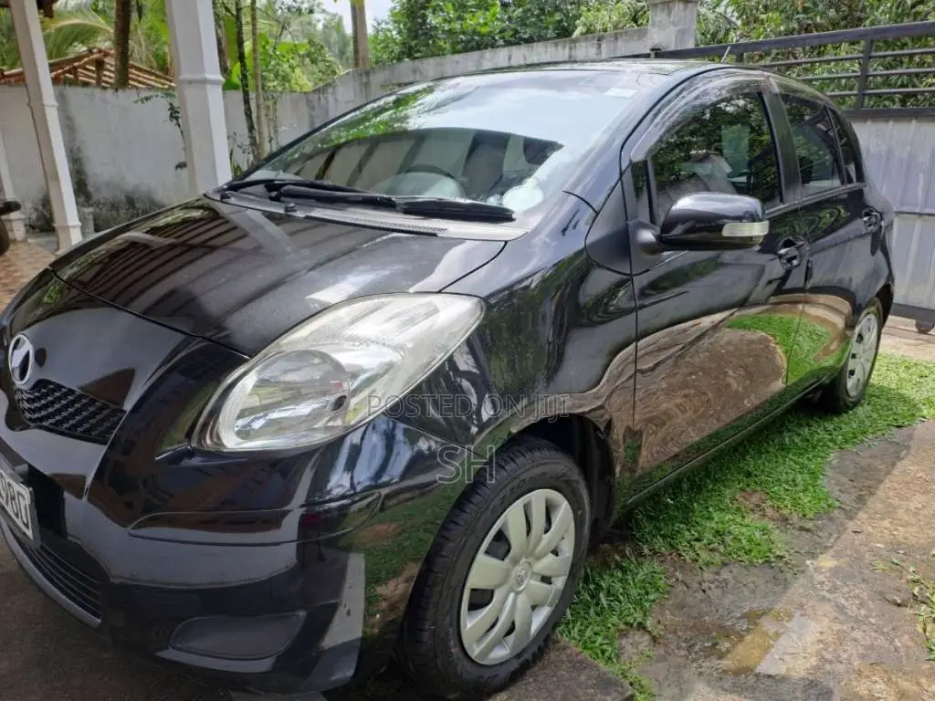 Toyota Vitz 2011 Car (Used)
