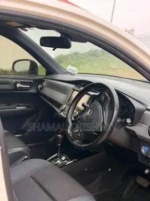 Toyota Axio 2017 Car (Used)