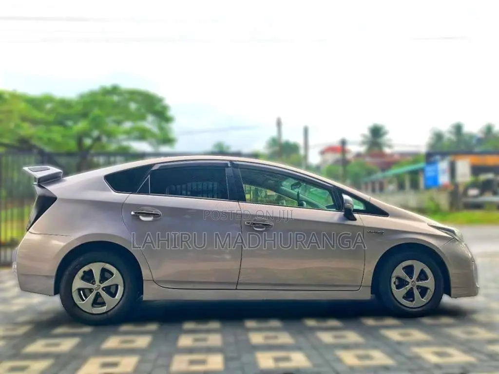 Toyota Prius 2013 Car (Used)