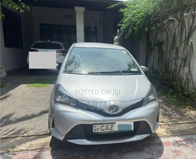 Toyota Vitz 2016 Car (Used)