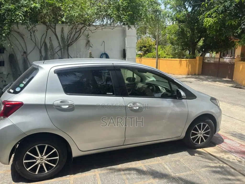 Toyota Vitz 2016 Car (Used)