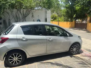Toyota Vitz 2016 Car (Used)