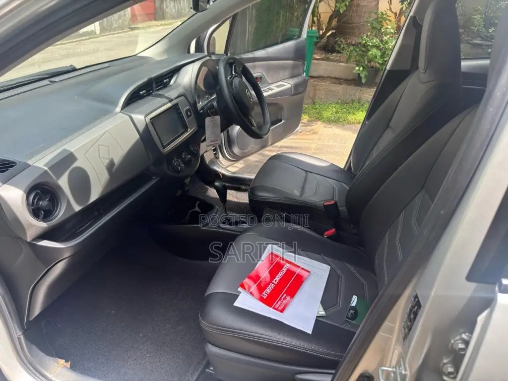Toyota Vitz 2016 Car (Used)