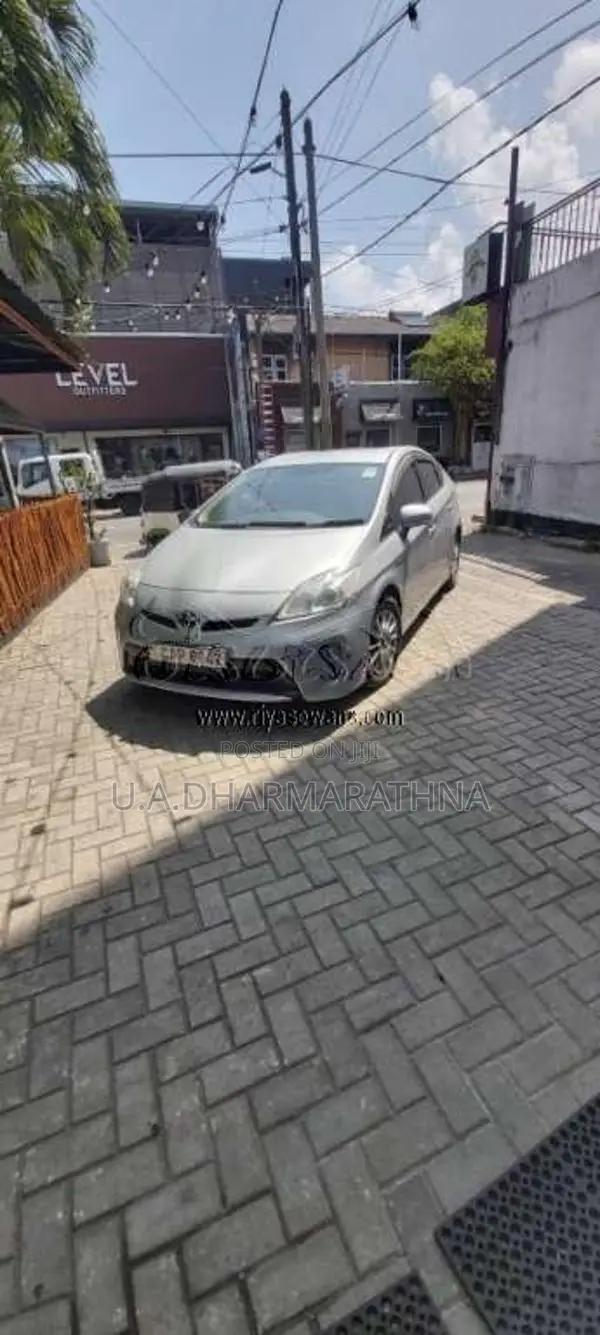 Toyota Prius 2012 Car (Used)