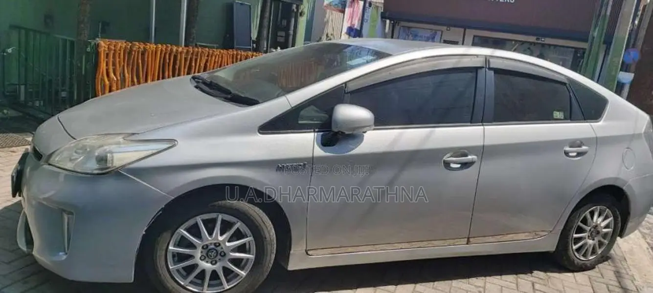 Toyota Prius 2012 Car (Used)