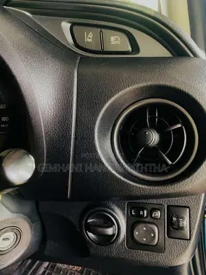 Toyota Vitz 2017 Car (Used)
