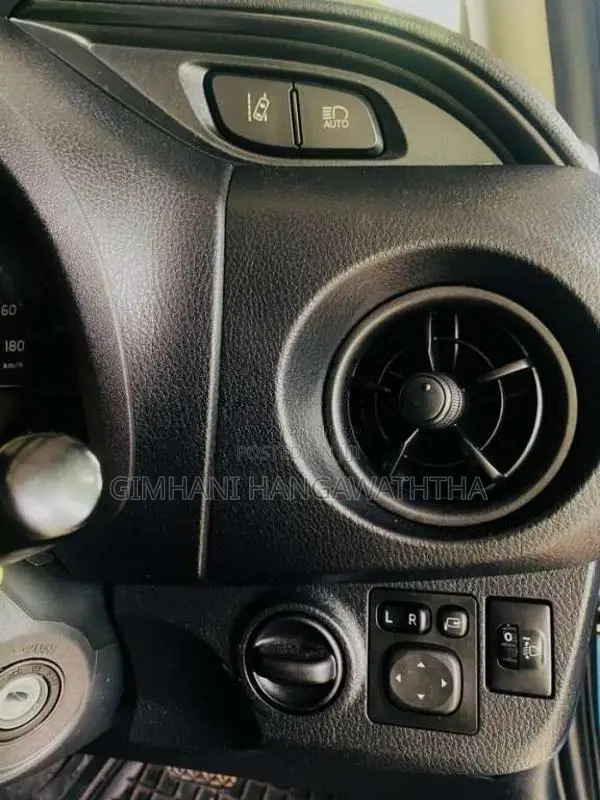 Toyota Vitz 2017 Car (Used)