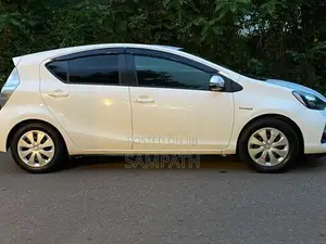 Toyota Aqua 2012 Car (Used)