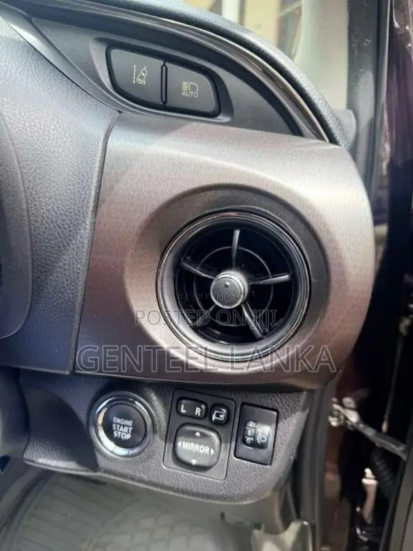 Toyota Vitz KSP130 JEWELA Safety 2016 Car (Used)
