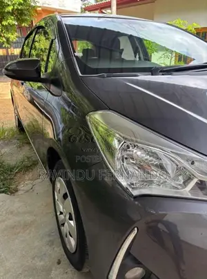 Toyota Vitz 2017 Car (Used)