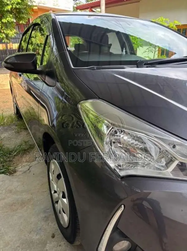 Toyota Vitz 2017 Car (Used)
