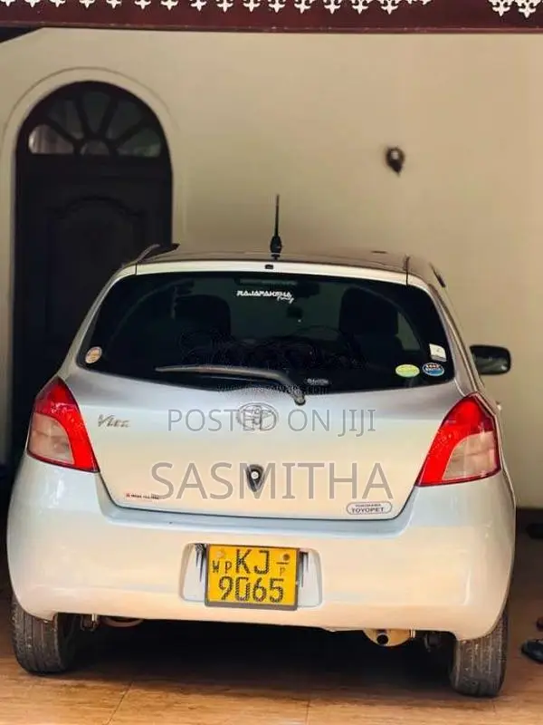 Toyota Vitz 2010 Car (Used)