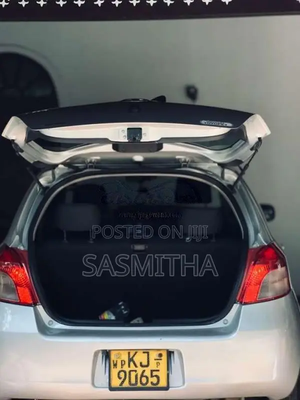 Toyota Vitz 2010 Car (Used)