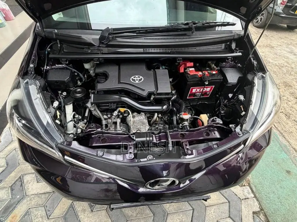 Toyota Vitz 2016 Car (Used)