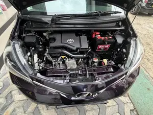 Toyota Vitz 2016 Car (Used)