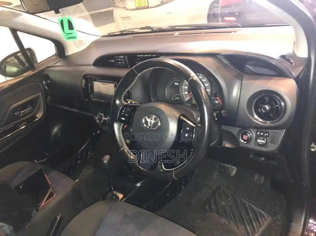 Toyota Vitz 2016 Car (Used)