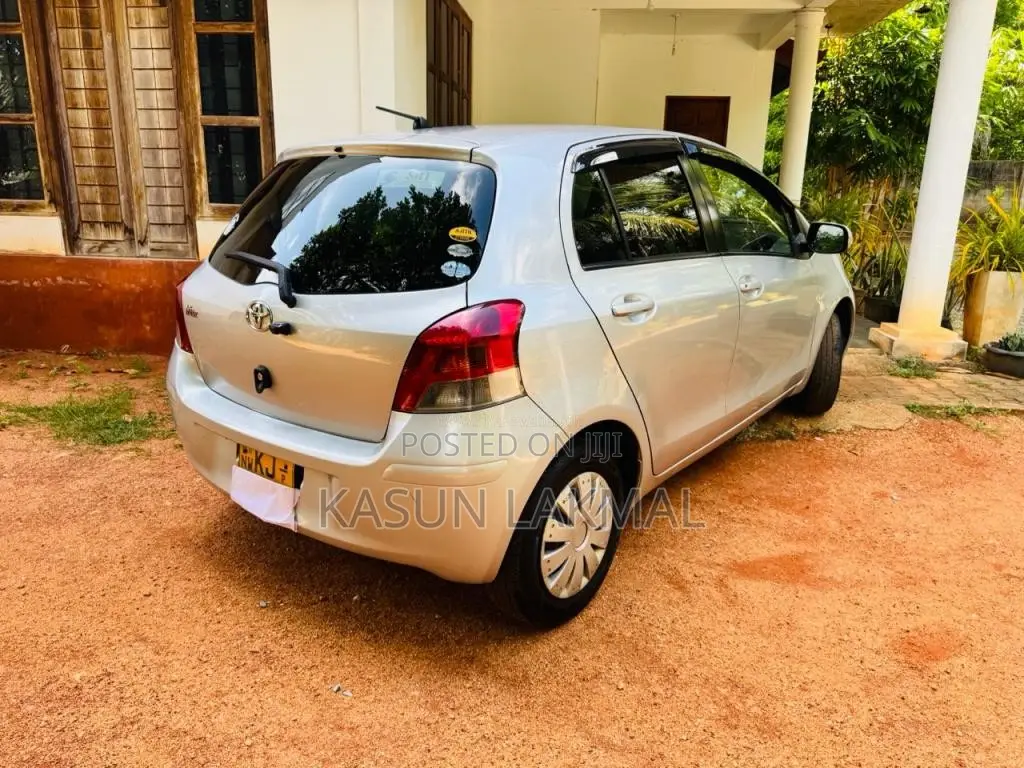 Toyota Vitz 2007 Car (Used)