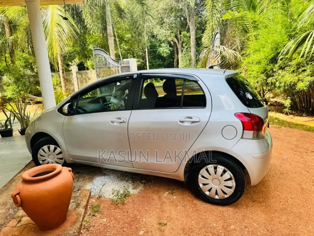 Toyota Vitz 2007 Car (Used)