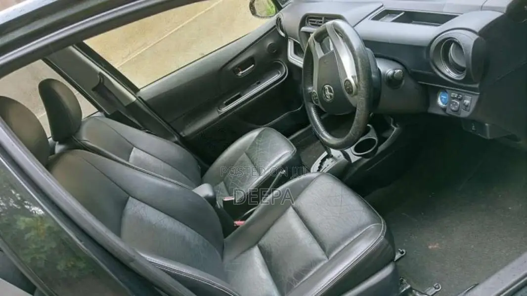 Toyota Aqua 2014 Car (Used)