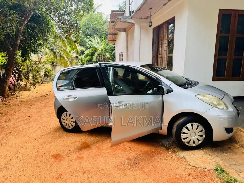 Toyota Vitz 2007 Car (Used)