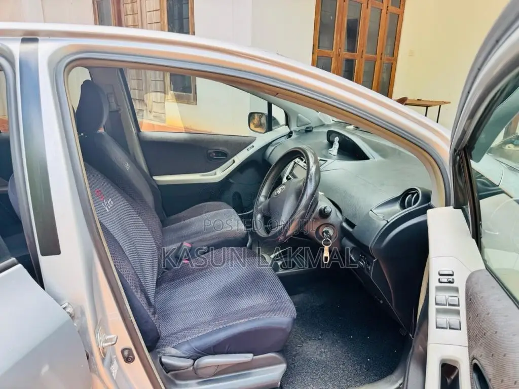 Toyota Vitz 2007 Car (Used)