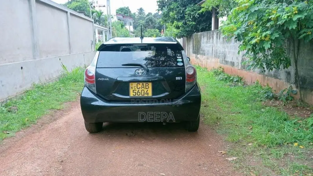 Toyota Aqua 2014 Car (Used)