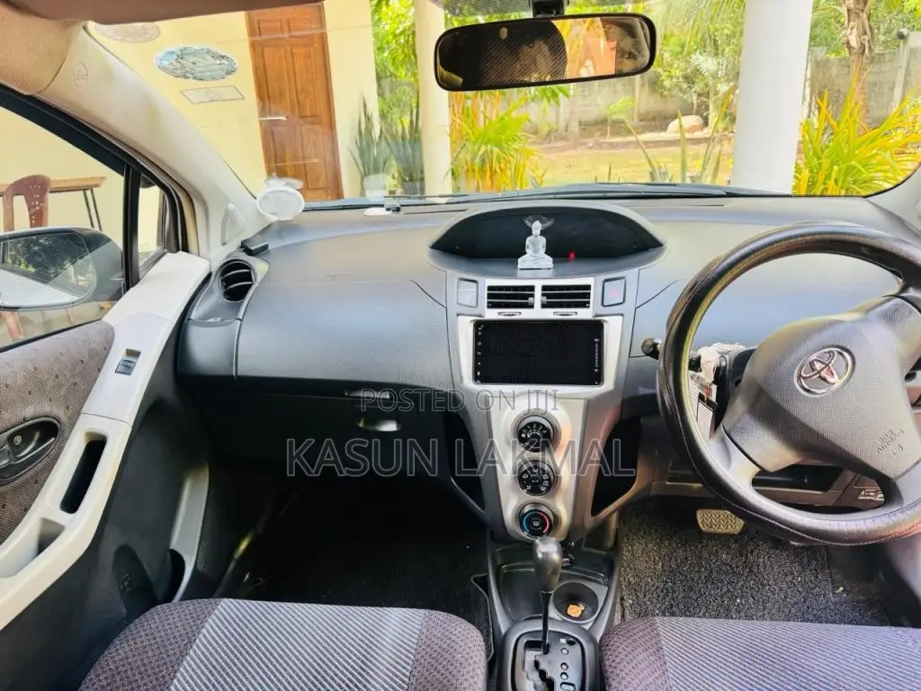 Toyota Vitz 2007 Car (Used)