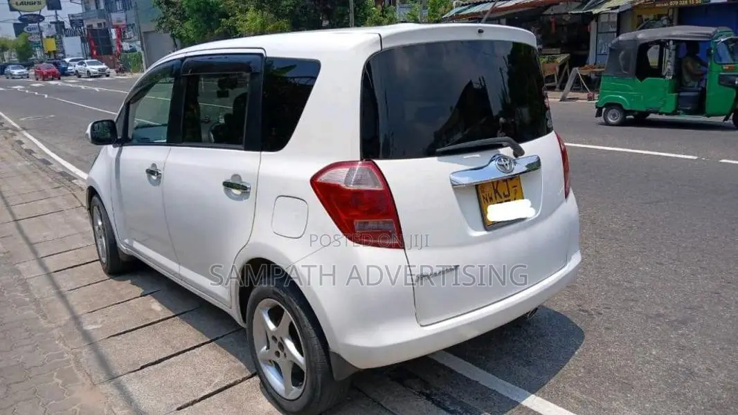Toyota Ractis 2010 Car (Used)
