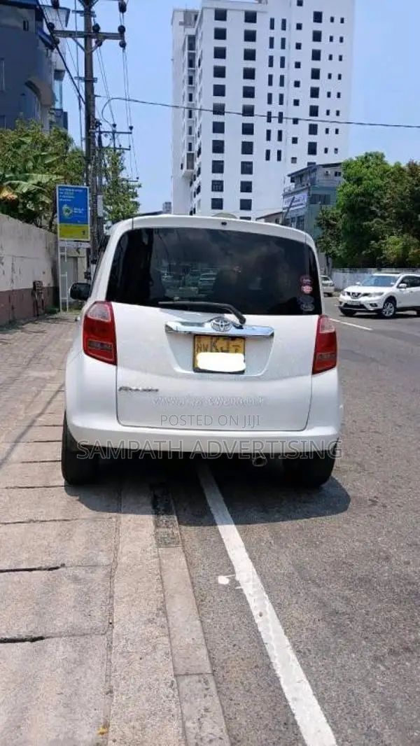 Toyota Ractis 2010 Car (Used)