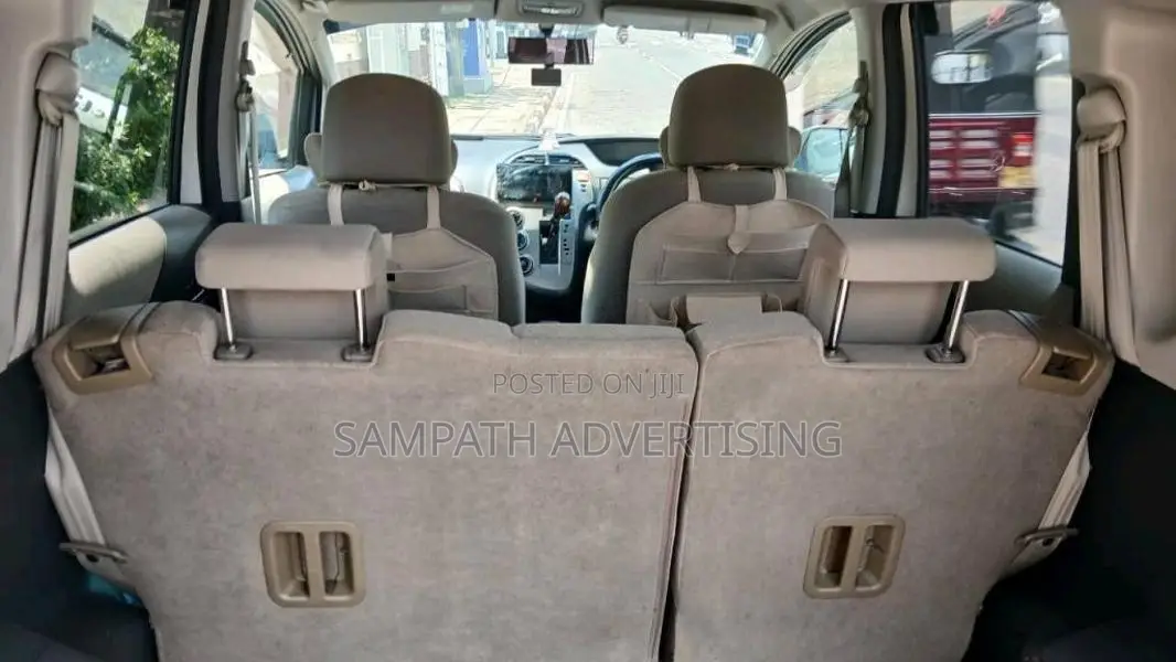 Toyota Ractis 2010 Car (Used)