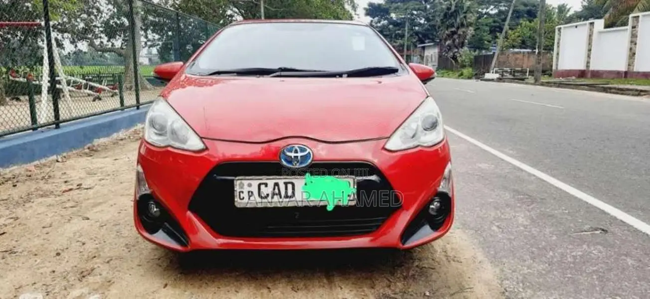 Toyota Aqua 2015 Car (Used)