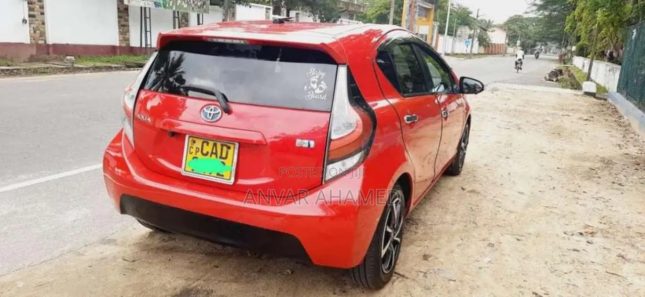 Toyota Aqua 2015 Car (Used)