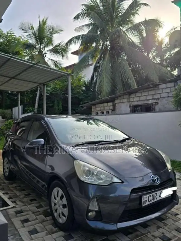 Toyota Aqua 2013 Car (Used)