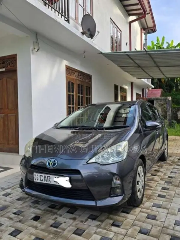 Toyota Aqua 2013 Car (Used)