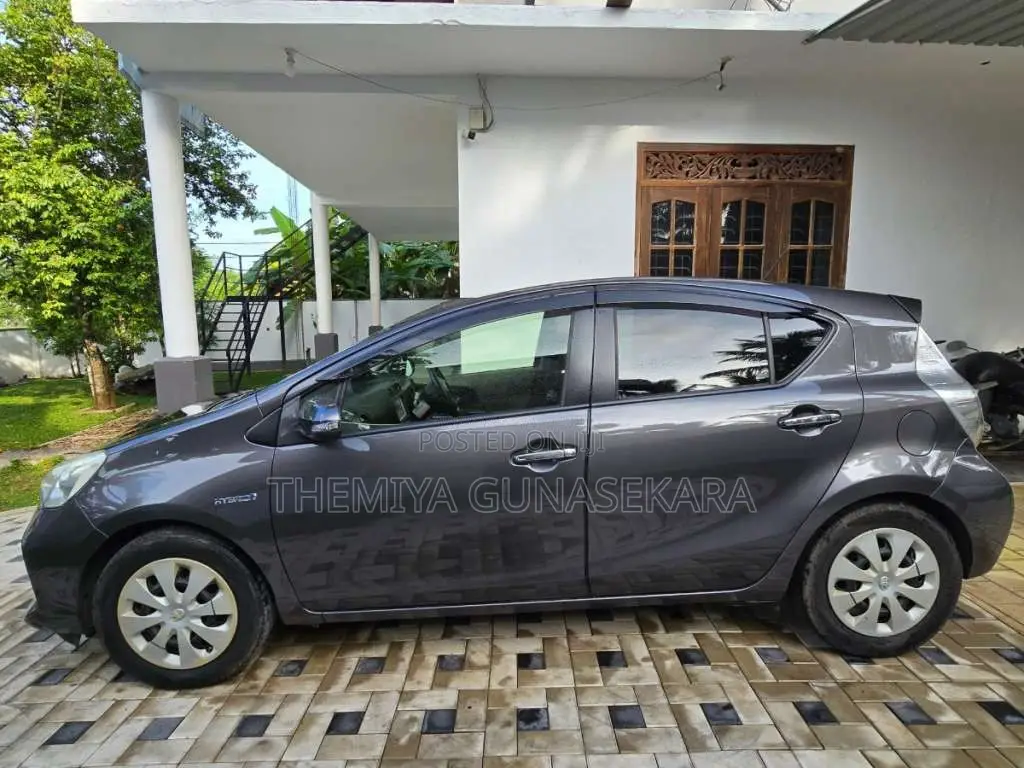 Toyota Aqua 2013 Car (Used)