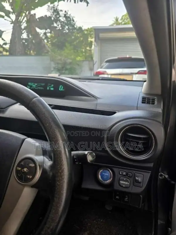 Toyota Aqua 2013 Car (Used)